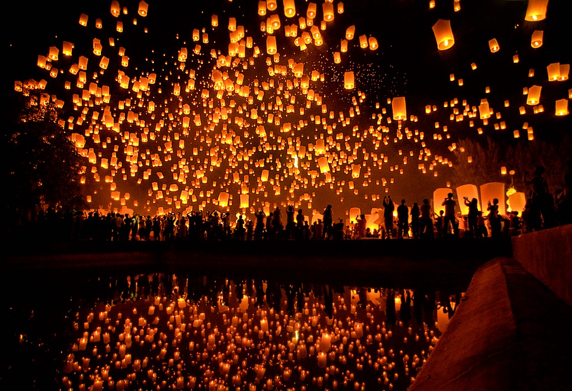 Reflection-Of-Floating-Lantern-In-Water-Screen-Savers