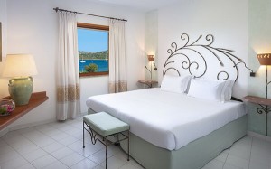 resort-cala-di-falco-senior-suite-cannigione-05